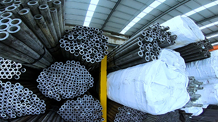 How to Choose Between Hot-Rolled and Cold-Drawn Seamless Steel Pipes? A Guide to Help You Decide
