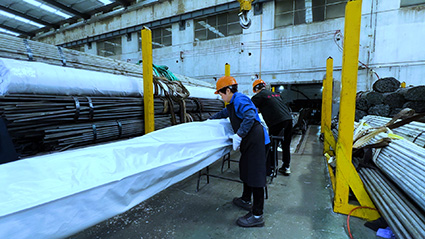 How to Choose Between Hot-Rolled and Cold-Drawn Seamless Steel Pipes? A Guide to Help You Decide