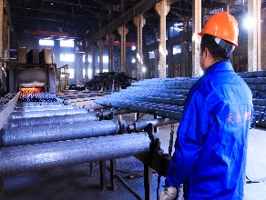 Factores que influyen en la tolerancia del espesor de pared de los tubos sin soldadura y estrategias de Control Factors Influencing Wall Thickness Tolerance of Seamless Tubes and Control Strategies